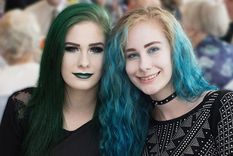 Sam Gould (izq) murió en septiembre de 2018 y su hermana gemela Chris falleció pocos meses después. Foto: CHRIS SHOTTON