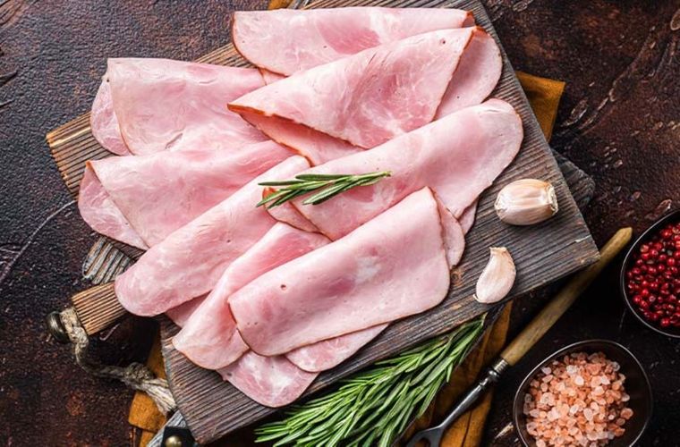 En caso de dudas, es preferible evitar el riesgo de comer el jamón viscoso. Foto: Archivo