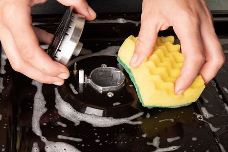 Los productos que ya tenemos en la cocina pueden ser desengrasantes para la estufa.