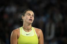 Tras perder la final del Abierto de Australia, Sabalenka explotó de furia y, aunque a modo de broma, le dejó un mensaje a su equipo. Foto: EFE Tras perder la final del Abierto de Australia, Sabalenka explotó de furia y, aunque a modo de broma, le dejó un mensaje a su equipo. Foto: EFE