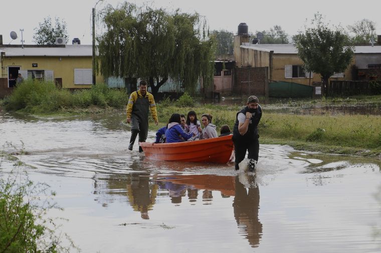 Las inundaciones en La Pampa dejaron a unas cien familias evacuadas