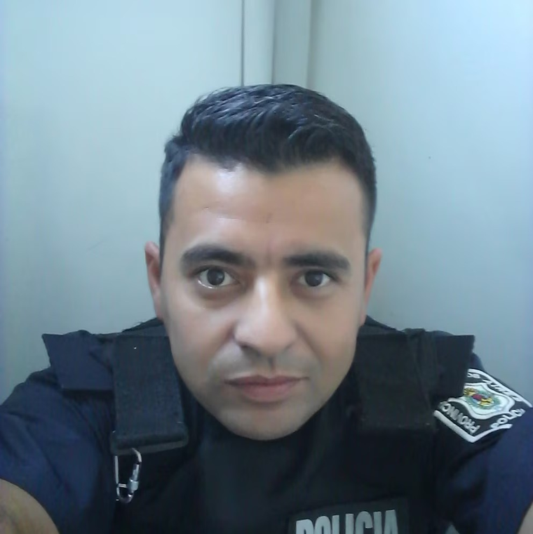 Mauro Fabián Molina, el policía asesinado en plena calle. Mauro Fabián Molina, el policía asesinado en plena calle.