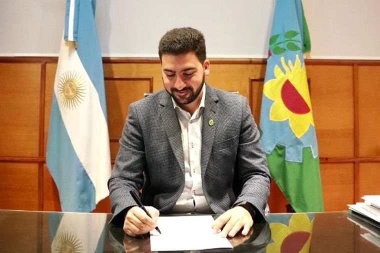 Ramiro Egüen, el nuevo intendente violeta que ya aplica la motosierra en el municipio. Foto: Municipalidad 25 de Mayo