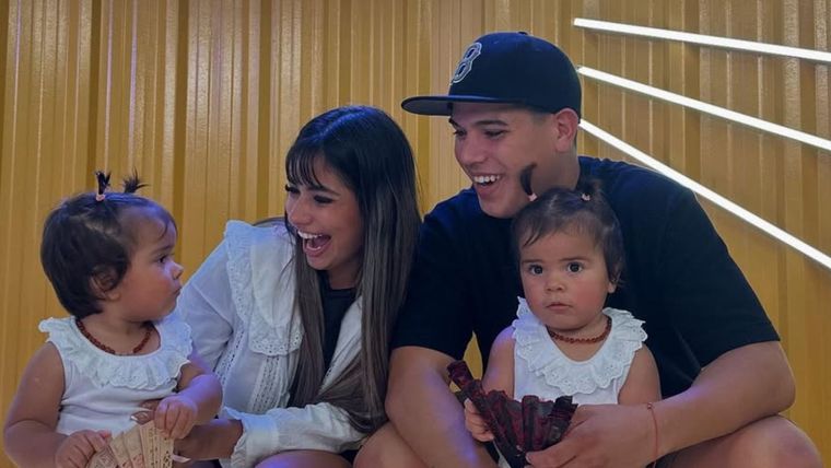 Thiago Medina en Luzu junto a Daniela y sus hijas antes del accidente. Foto: Instagram/ @danielacelis01.&nbsp;