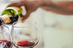 Para los científicos, tomar vino menguaría la gravedad del coronavirus