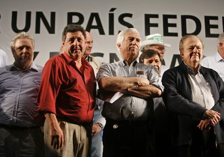 Los productores rurales vuelven a las rutas. Foto: EFE