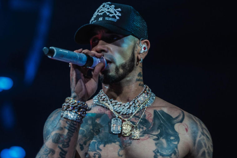 Esto es lo que le dijo Anuel AA a Karol G en vivo.