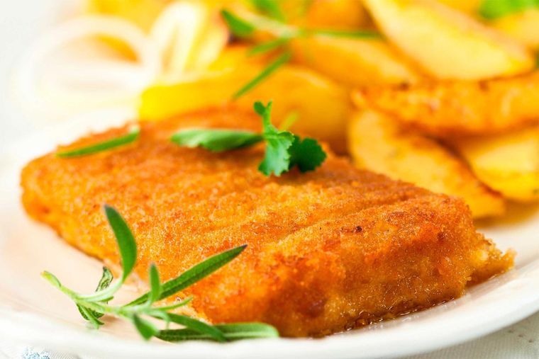Descubre cómo puedes rebozar la merluza sin la necesidad de utilizar pan rallado. Foto: Deliciosi  - deliciosi.com