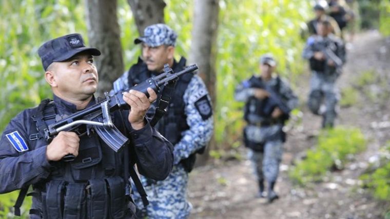Miles de militares y policías salvadoreños participan del operativo. Foto: Nayib Bukele