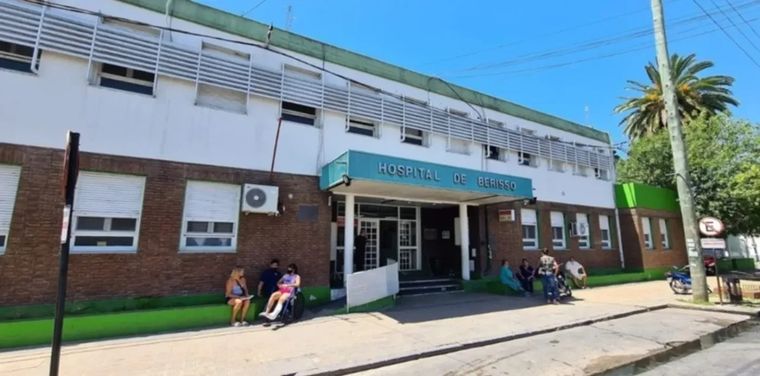 La víctima debió ser trasladada al hospital Larraín en una ambulancia.  Foto: NA