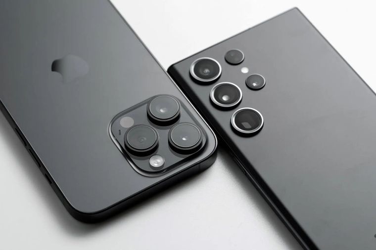 La simplicidad y resistencia de los teléfonos de gama alta siguen marcando la diferencia. La simplicidad y resistencia de los teléfonos de gama alta siguen marcando la diferencia.