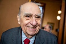 julio maria sanguinetti: el ideal es que un gobierno no dependa mucho de otro pais