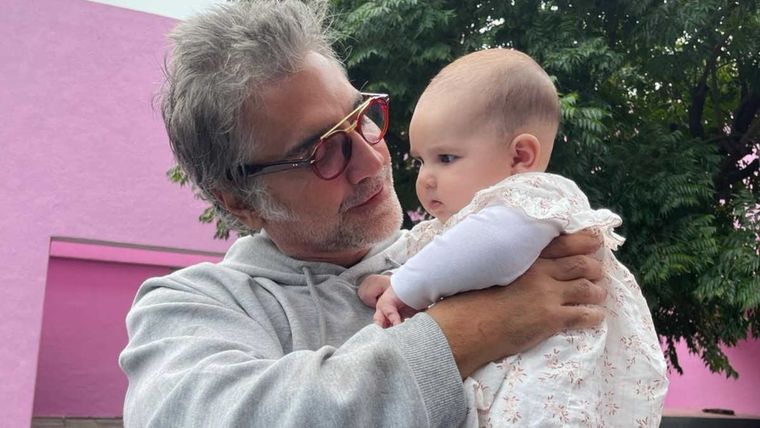 Foto: https://mamaslatinas.com/news-entertainment/alejandro-fernandez-nieta-cayetana-fotos