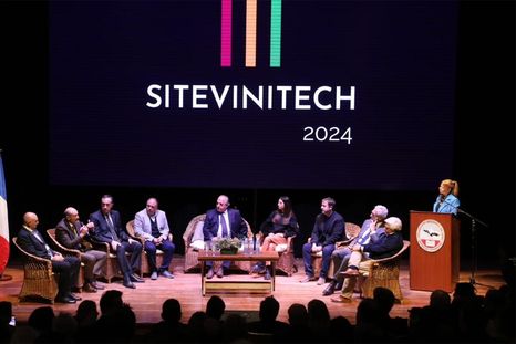 Mendoza volverá a ser punto de encuentro del mundo del vino con una feria que reunirá tecnología, conocimiento e intercambio comercial. Mendoza volverá a ser punto de encuentro del mundo del vino con una feria que reunirá tecnología, conocimiento e intercambio comercial.