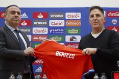 Francis Cagigao y Eduardo Berizzo durante la presentación. Foto: AS Chile