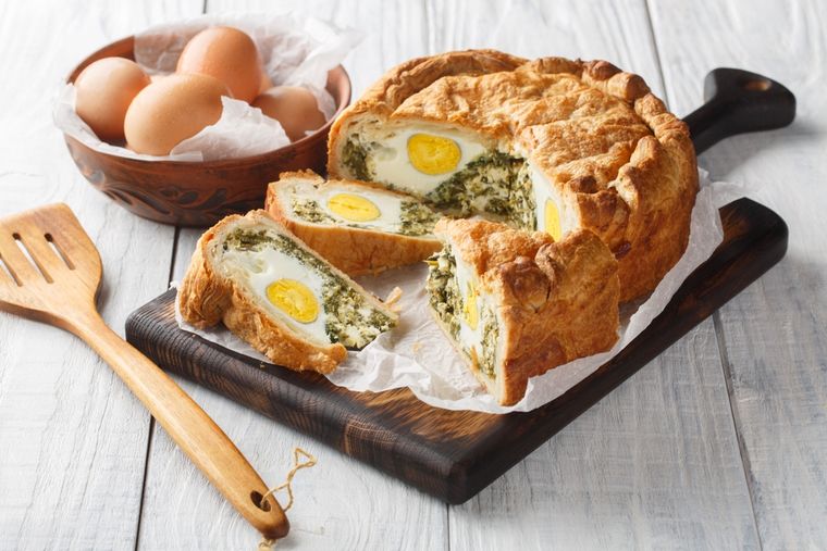 En su versión original, la receta llevaba 33 capas finas de masa, en honor a los años de Cristo.  En su versión original, la receta llevaba 33 capas finas de masa, en honor a los años de Cristo.