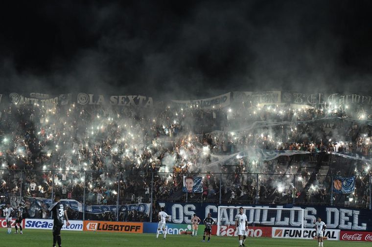 Todo el color del público azul. Todo el color del público azul. 