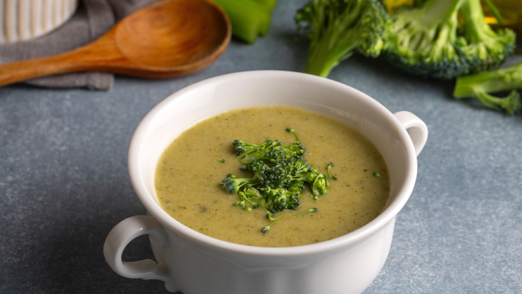 Sopa crema de brócoli: la receta de cocina que te hace olvidar del frío