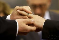 Un grupo de curas bendecirá a parejas gays y la Iglesia se opone Foto: AP