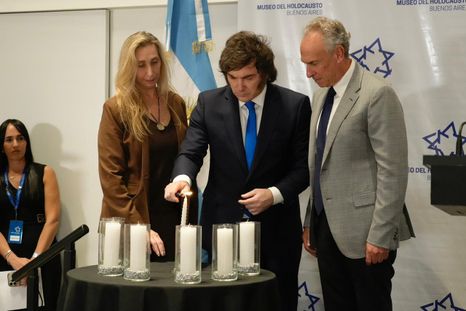 Javier Milei, Karina Milei y Marcelo Mindlin en el acto por el Día Internacional en Memoria de las Víctimas del Holocausto, el pasado enero. Javier Milei, Karina Milei y Marcelo Mindlin en el acto por el Día Internacional en Memoria de las Víctimas del Holocausto, el pasado enero.