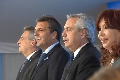 MDZol | Agustín Rossi, Sergio Massa, Alberto Fernández y Cristina Fernández de Kirchner ayer en la inauguración del nuevo gasoducto. Foto: Noticias Argentinas