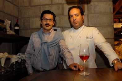 MDZol | Los chefs Darío Gualtieri, asesor de La Casa del Visitante y Leo Morsella, a cargo del menú de esa noche. Foto: Nacho Gaffuri / MDZ