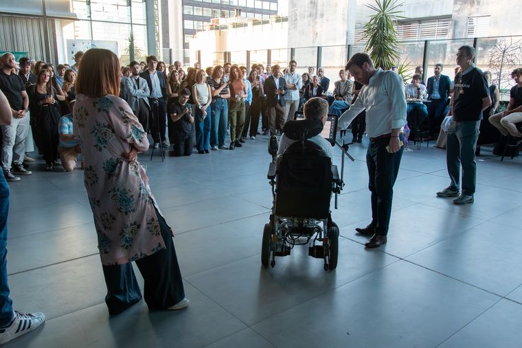 A1000 es un programa que explotar la vocación transformadora para diseñar respuestas concretas a desafíos de la Ciudad de Buenos Aires. A1000 es un programa que explotar la vocación transformadora para diseñar respuestas concretas a desafíos de la Ciudad de Buenos Aires.