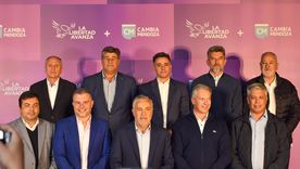 Algunos intendentes radicales se sintieron raros. La foto de familia tenía algo en particular. 