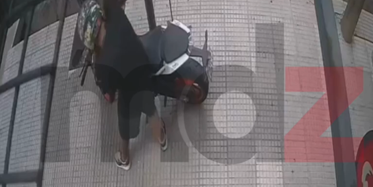 El fugaz robo de una moto quedó grabado por las cámaras de seguridad de la zona. Ocurrió en Ciudad de Mendoza.