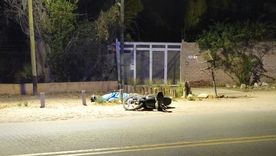 Un joven perdió la vida tras impactar contra unos postes. Un joven perdió la vida tras impactar contra unos postes.