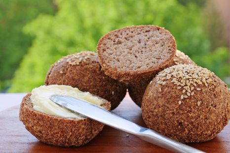 ¿Antojo de pan? prueba esta receta de bollos de pan keto irresistibles.