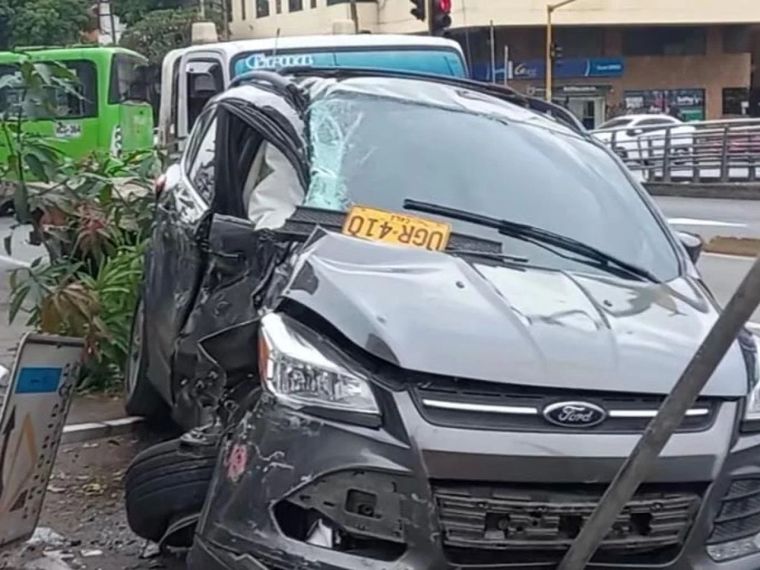Así quedó el auto donde viajaba Rincón. Foto: Futbolete