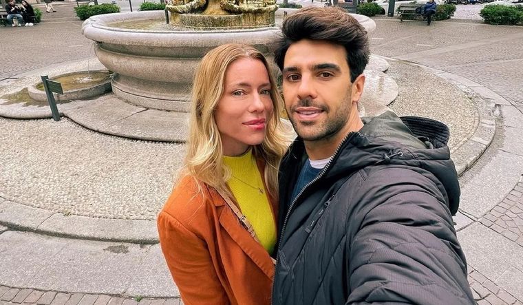 Manu Urcera junto a su pareja, Nicole Neumann