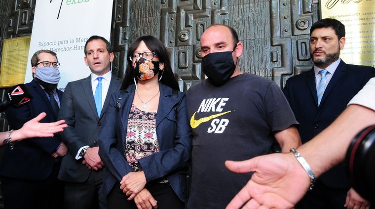 Los padres de Florencia Romano, quien fue víctima de un femicidio en diciembre de 2020 Foto: ALF PONCE MERCADO / MDZ