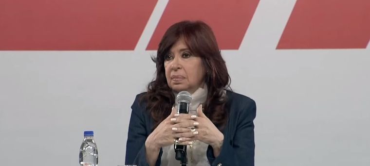 Cristina Fernández de Kirchner volvió a hablar desde su casa en Constitución.