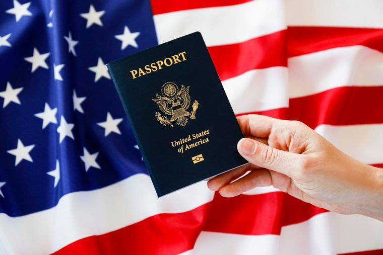 EE.UU. exigirá 100.000 dólares al año para la visa H1-B y anuncia nueva tarjeta dorada.
