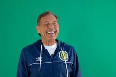 Russo sonríe al saber que tendrá al ídolo en el plantel. Foto: @RosarioCentral