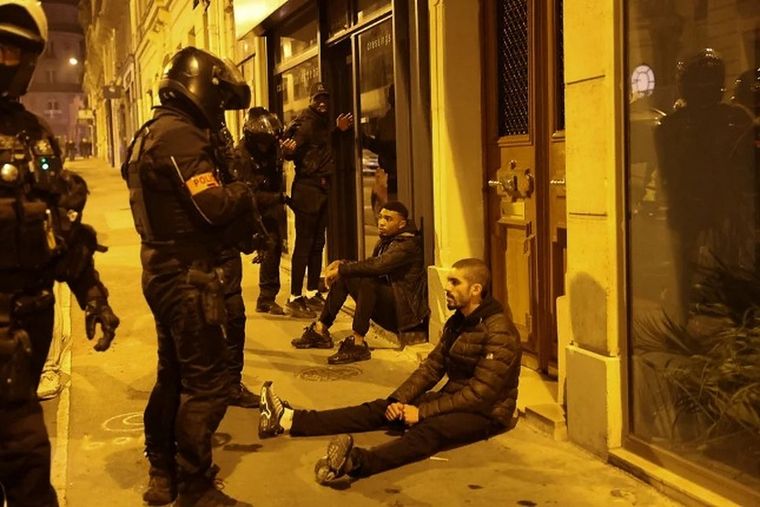 Los disturbios en Francia continúan y 700 personas fueron detenidas Foto: Reuters
