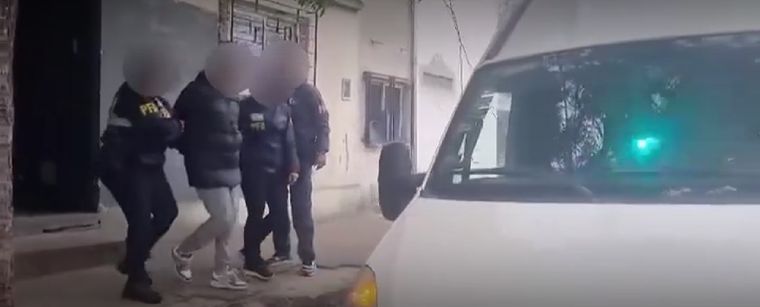 La acusada de organizar los encuentros sexuales fue detenida. Foto: Captura de pantalla
