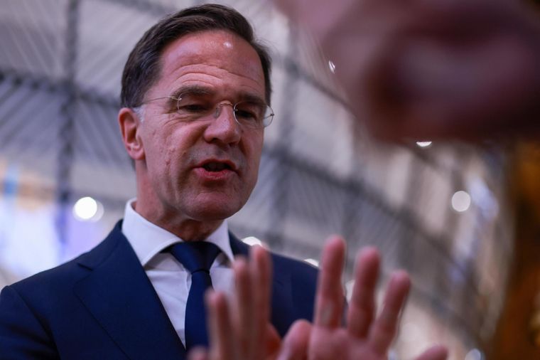 Mark Rutte, jefe de la OTAN, cercado por las posturas de España y Estados Unidos. Foto Efe
