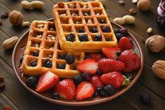Admira estos deliciosos waffles que puedes acompañar con lo que más te guste