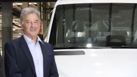 Daniel Herrero, presidente de Mercedes-Benz Argentina tomó la decisión de devolver el impuesto interno a quienes compren un vehículo entre diciembre y enero, aunque la norma aún no esté vigente. Daniel Herrero, presidente de Mercedes-Benz Argentina tomó la decisión de devolver el impuesto interno a quienes compren un vehículo entre diciembre y enero, aunque la norma aún no esté vigente.
