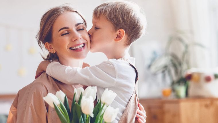 Ser madre hoy implica sostener la vida en medio del ruido. Ser madre hoy implica sostener la vida en medio del ruido.