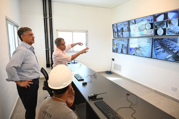 El jefe de Gobierno porteño, Jorge Macri, recorrió las obras de la cárcel de Marcos Paz.