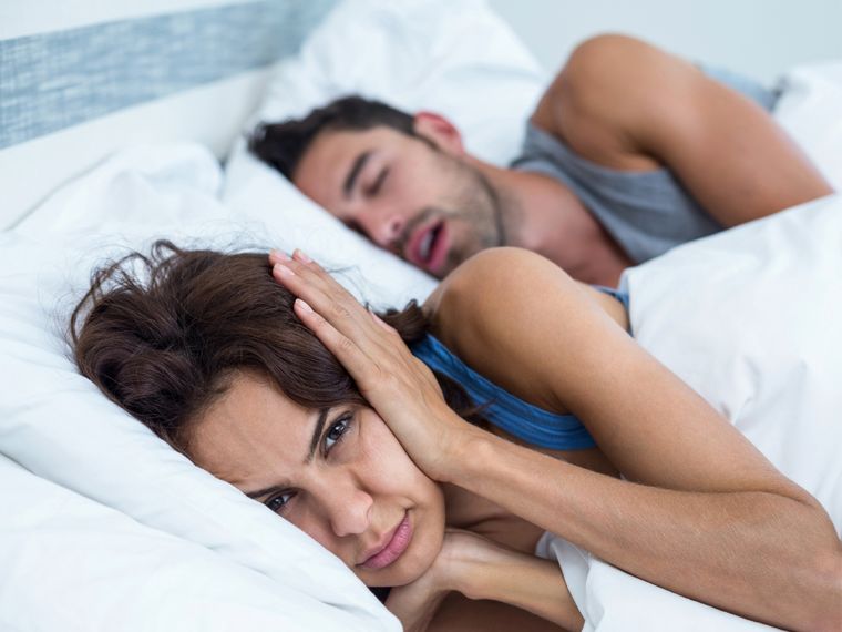 Sigue estas recomendaciones para acabar con los ronquidos. Foto: Archivo