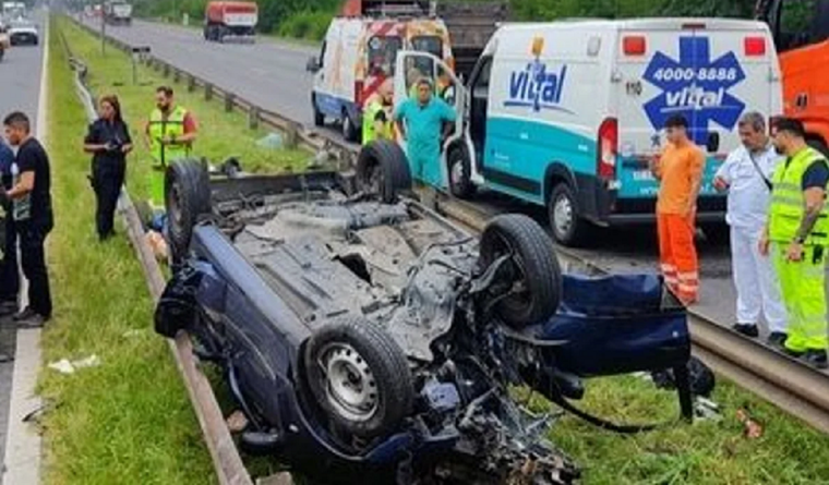 Así quedó el auto de la víctima tras el accidente. Foto: NA