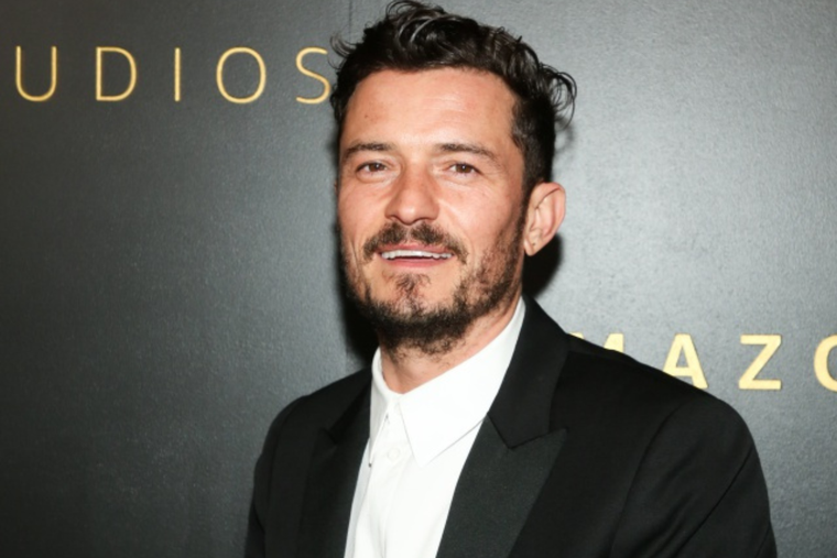 ORLANDO BLOOM SORPRENDIÓ CON NUEVO LOOK. EL ACTOR SE ENCUENTRA TRABAJANDO EN SU NUEVA PELÍCULA.