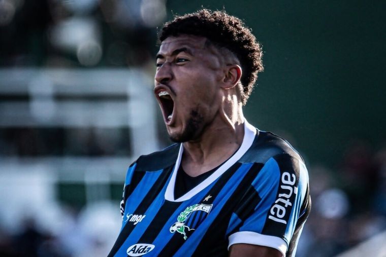 Kevin Amaro, el lateral derecho uruguayo que sondeó River. Foto: TyC Sports. Kevin Amaro, el lateral derecho uruguayo que sondeó River. Foto: TyC Sports.