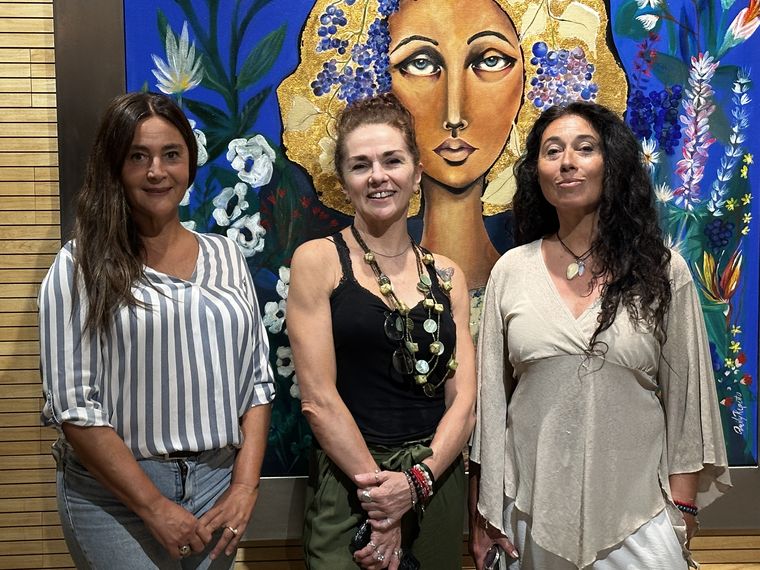 Cintia Comba, María Inés Hernández y María Balussi, las apasionadas guías que con mucho amor revelan la historia detrás de el espacio y de cada muestra. Cintia Comba, María Inés Hernández y María Balussi, las apasionadas guías que con mucho amor revelan la historia detrás de el espacio y de cada muestra.