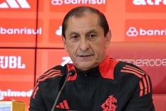 Ramón Díaz, a punto del golpe de nocaut en el Inter de Porto Alegre. Ramón Díaz, a punto del golpe de nocaut en el Inter de Porto Alegre.